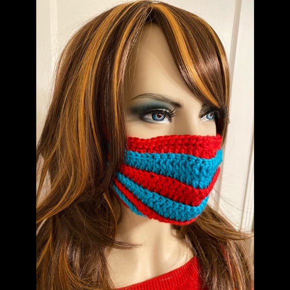 Hand-knitted Face Mask - Picture 2 of 12